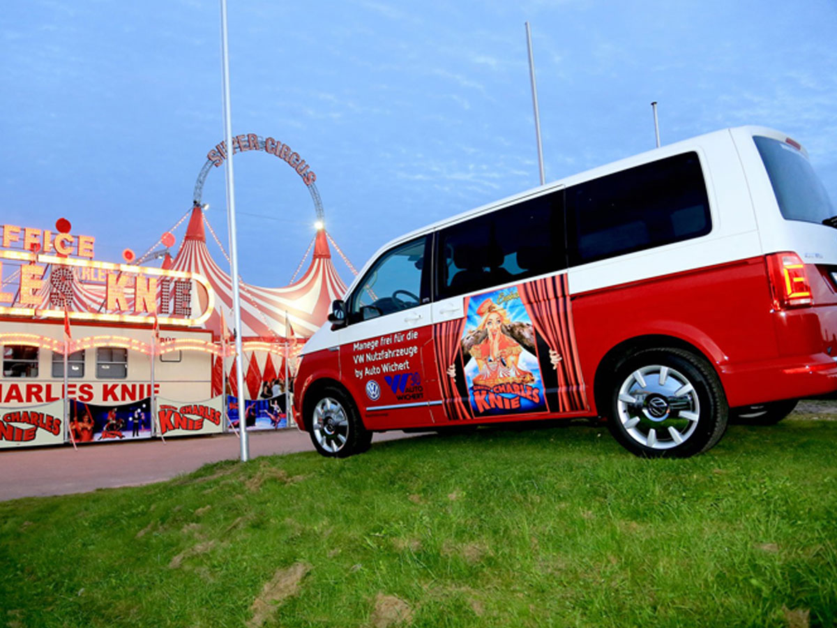 
Super Circus Fahrzeugbeklebung